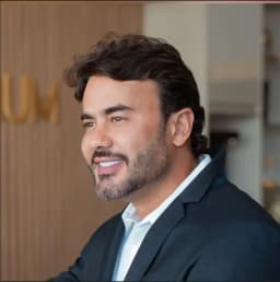 Dr. Alan Macário